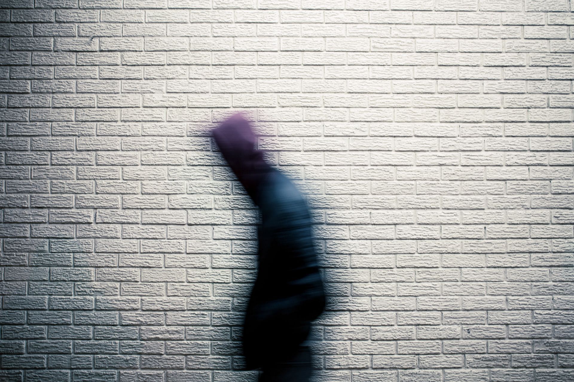 Blurred vision is among the early diabetes symptoms in women. (Image via Unsplash/ Madison Oren)